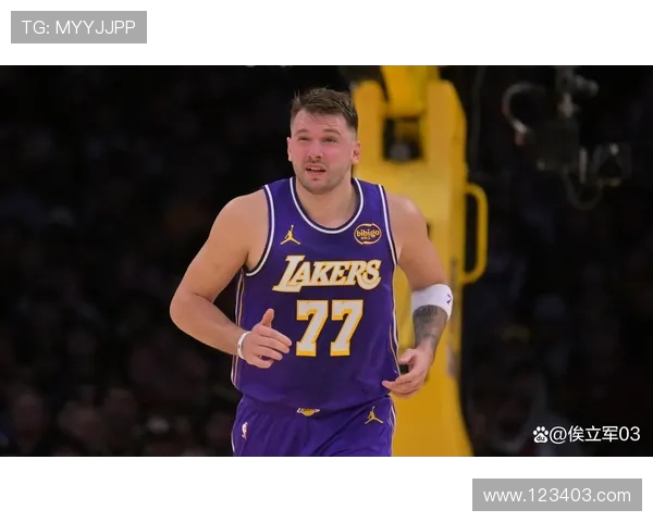 国王送湖人三连败东契奇42分