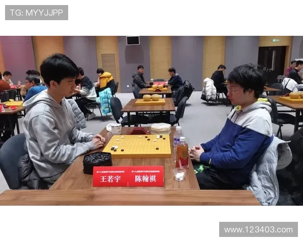 [棋牌]南洋杯三四名决赛战罢 李钦诚险胜党毅飞.